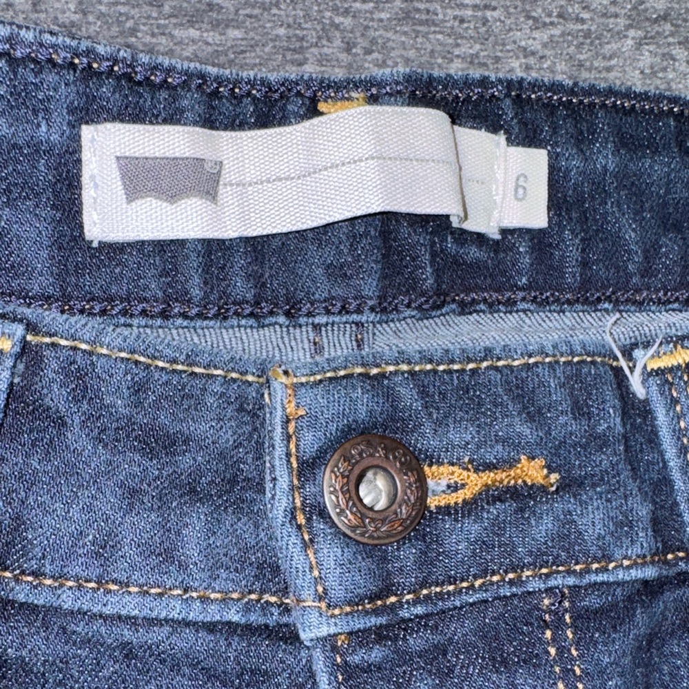 Levis Strauss- Women’s Classic Blue Denim Cuffed Capris Size 6 - Picture 5 of 15